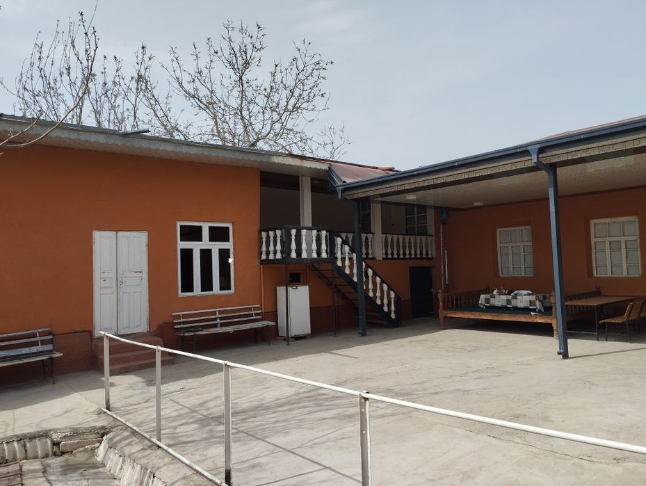 Uy sotiladi 8.5 sutik