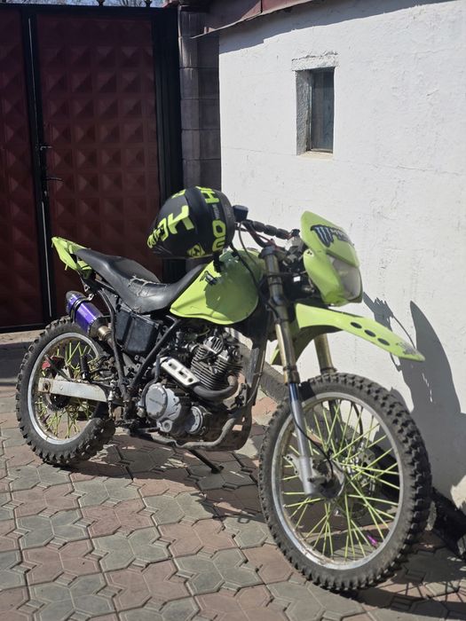 Мотоцикл эндуро.