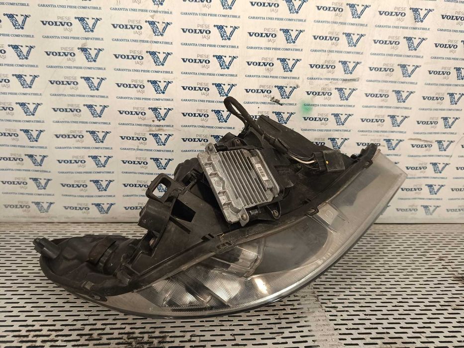 Far STANGA XENON OEM VOLVO S60 V60 volan pe stanga 2010 - 2013 complet