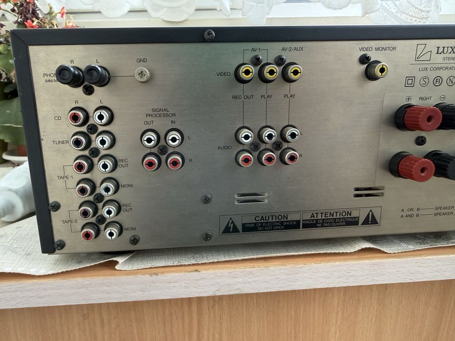 Luxman LV-103u Качествен стерео усилвател