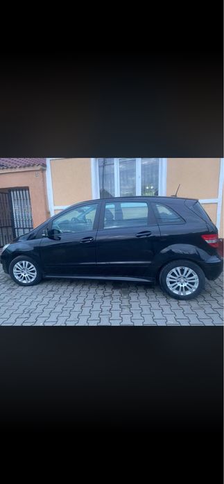 Vând Mercedes Benz b180