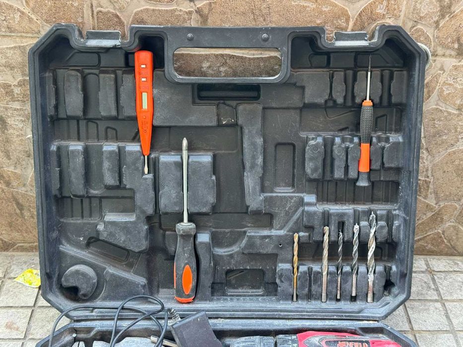 Винтоверт Enfield с куфар и набор инструменти