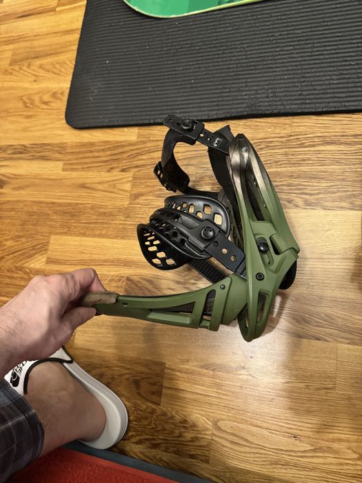 Vand legaturi burton malavita model 2019 est M