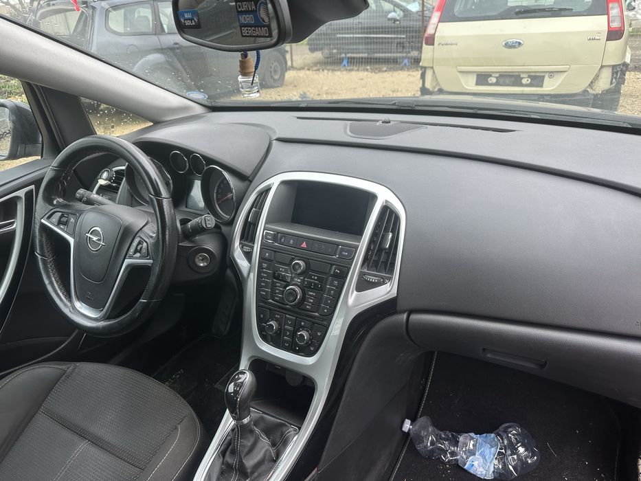 Табло със десен airbag за Опел Астра J