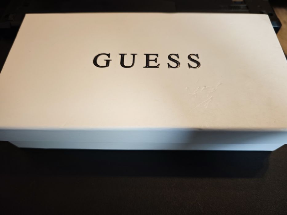 Оригинално дамско портмоне GUESS