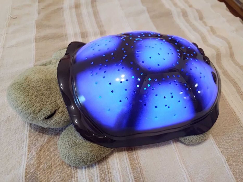 Прожектор костенурка – нощна лампа със звезди