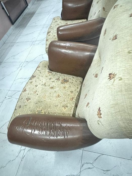 Продаётся диван.