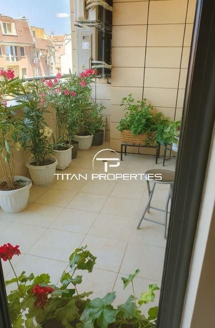 Тристаен апартамент, под наем, Център