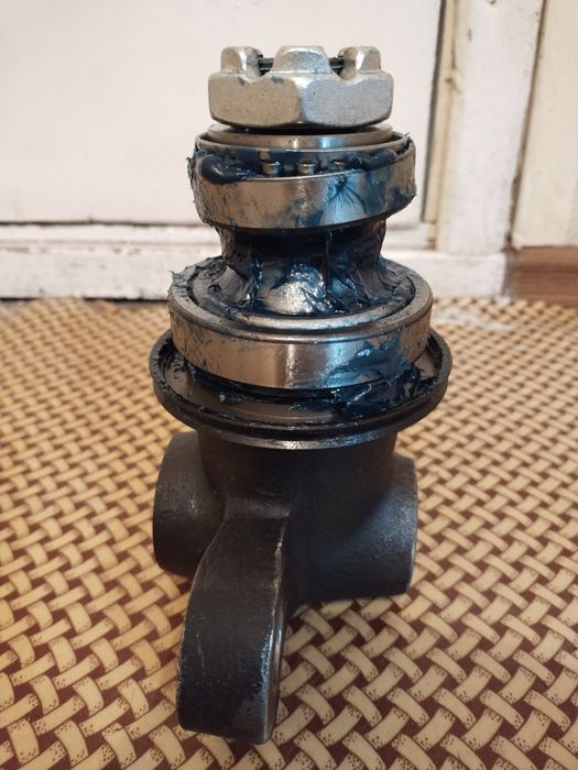 Продам поворотный кулак (цапфа) электропогрузчика