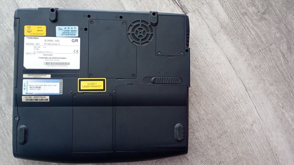 Laptop Toshiba vechi din anul 2002 aproape nou