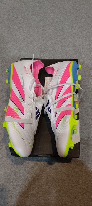 Ghete fotbal adidas predator