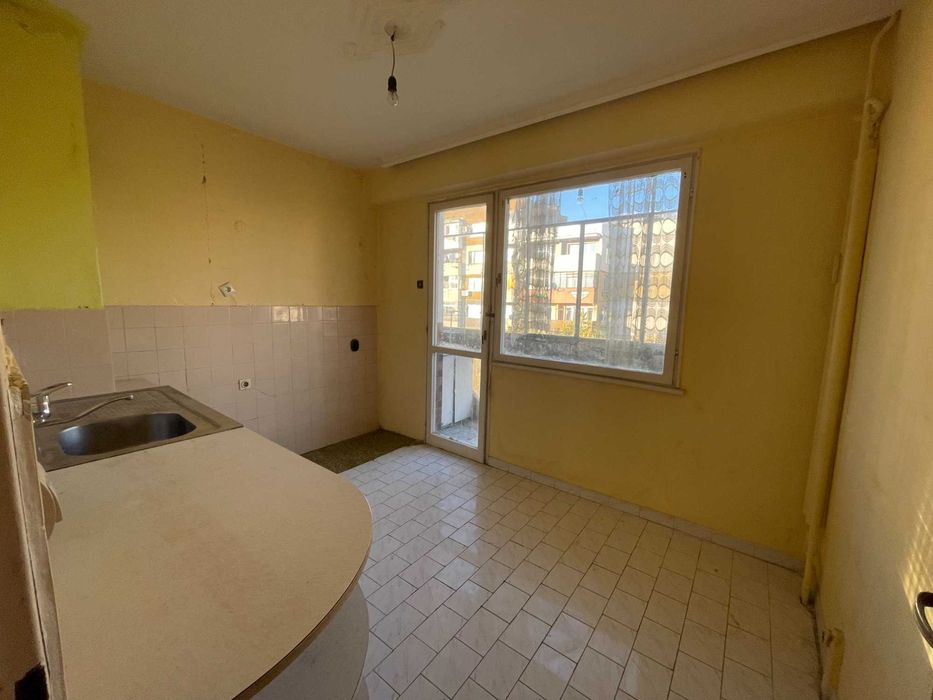 Продава се: тристаен апартамент - кв. Трендафил 2