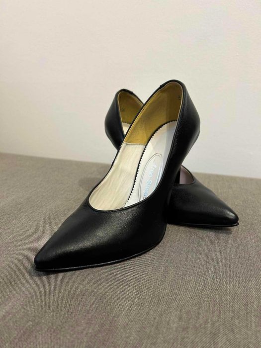 Pantofi stiletto, mărimea34 din piele naturală.