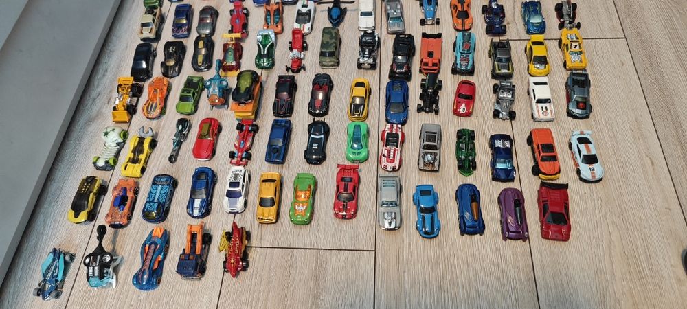 Няколко лота колички Hot wheels