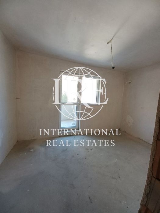 Продава се Тристаен апартамент в Варна, Централна поща - 126 кв.м за 1012 €/кв.м - Снимка #2