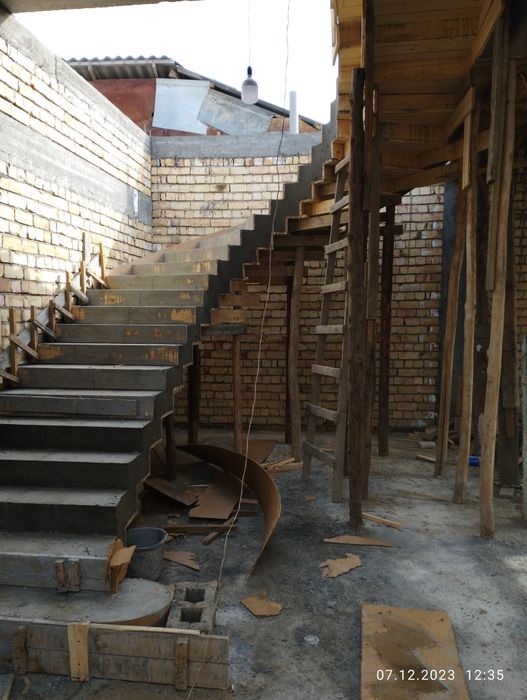 лестница xizmati  . Zina.