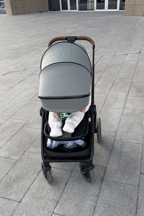 Продам детскую коляску 2 в 1