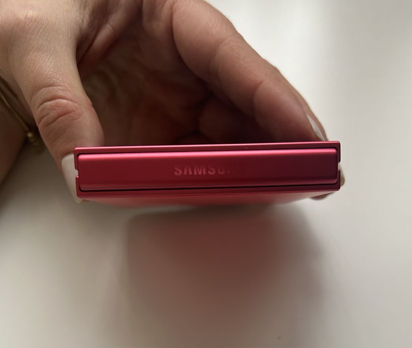 Samsung Galaxy Z Flip 7 с гаранция 21 месеца