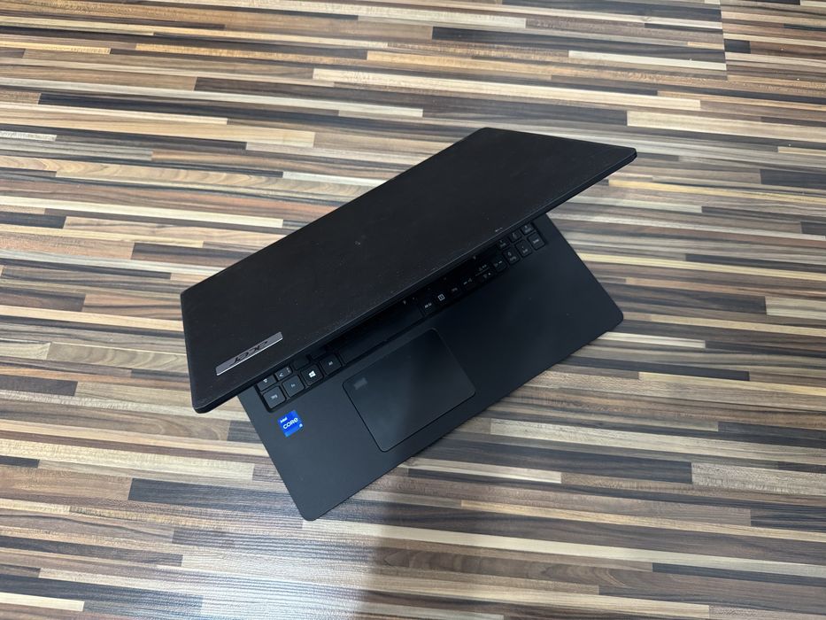 Acer Travelmate i5 11th gen, ssd 256gb nvme, 8Gb ddr4, 15.6 ultraslim