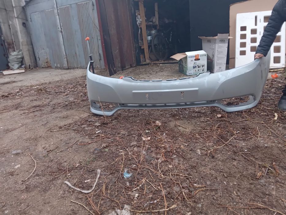 Продам передний бампер