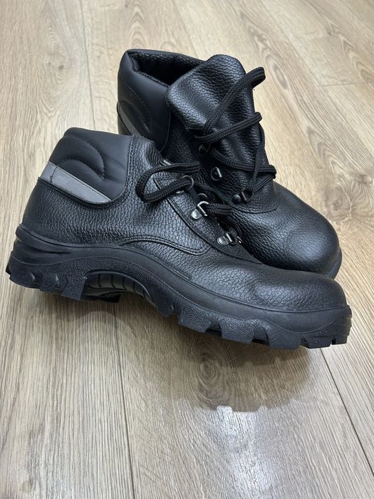 Продаются ботинки