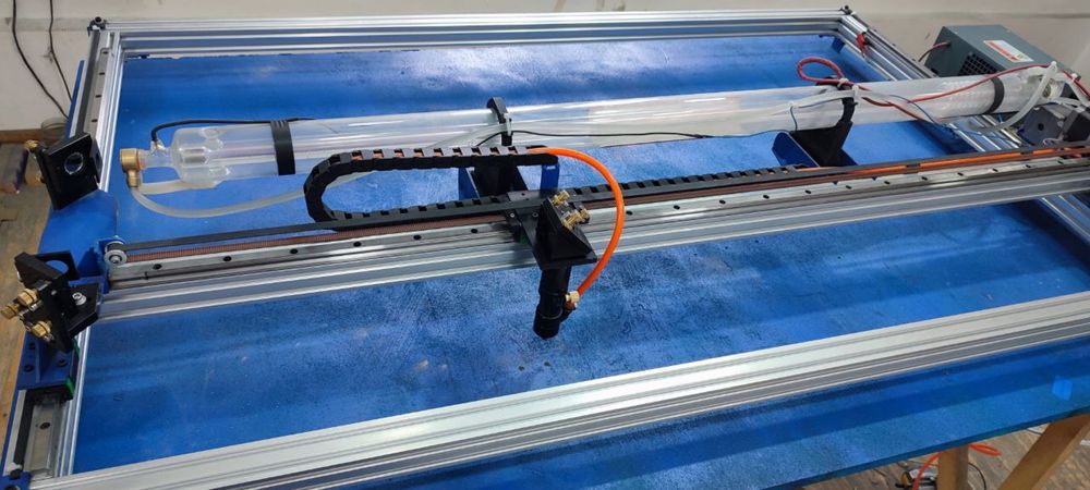 Продается лазерный станок CO2 100w