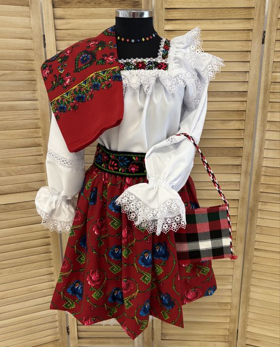 Costum popular pentru doamne de Maramureș