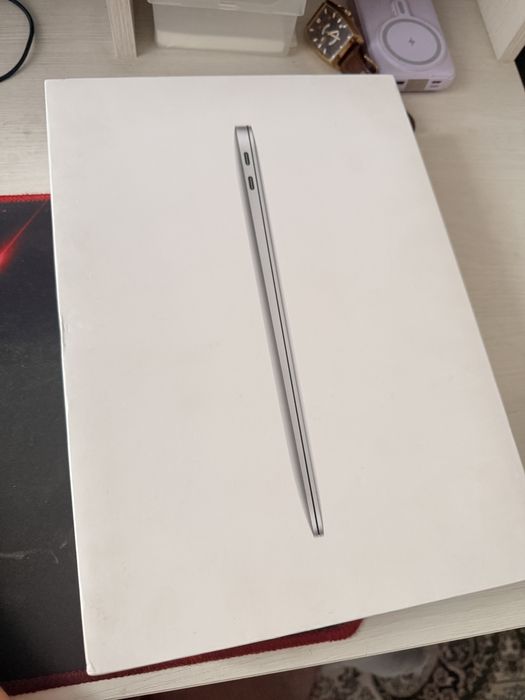 Продам Macbook air 2024