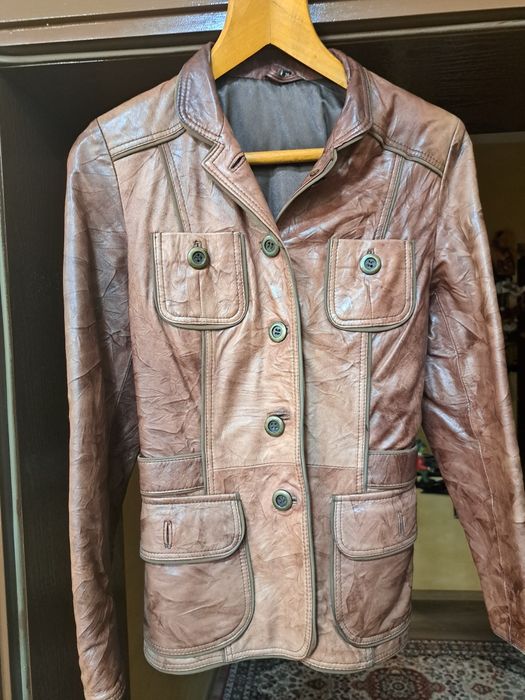 Продавам лот от дамски дрехи-палта и кожени якета,  размер "S"