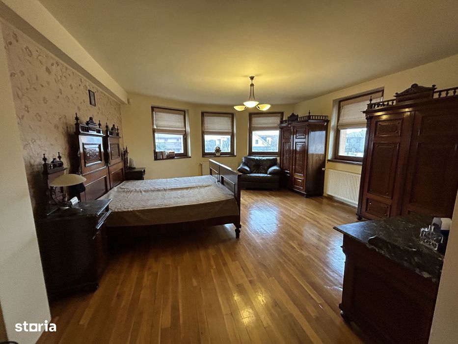 Vand vila deosebiata, in Subcetate, P+E+D,st.1.000 mp,sc.332 mp.