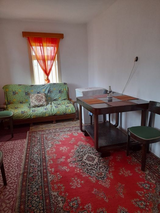 Vand casa batraneasca locuibila.