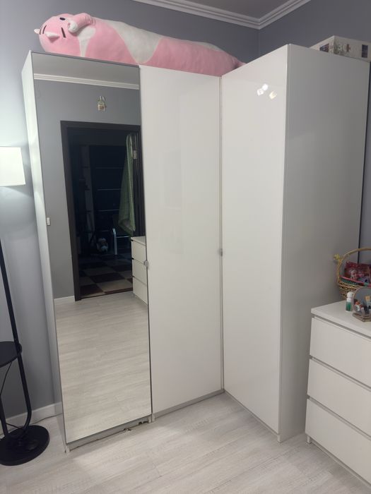 Шифоньер IKEA.