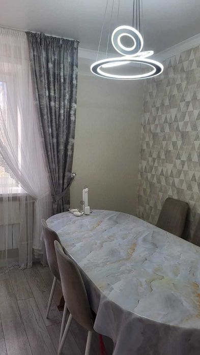 Продам двухэтажный коттедж в центре города