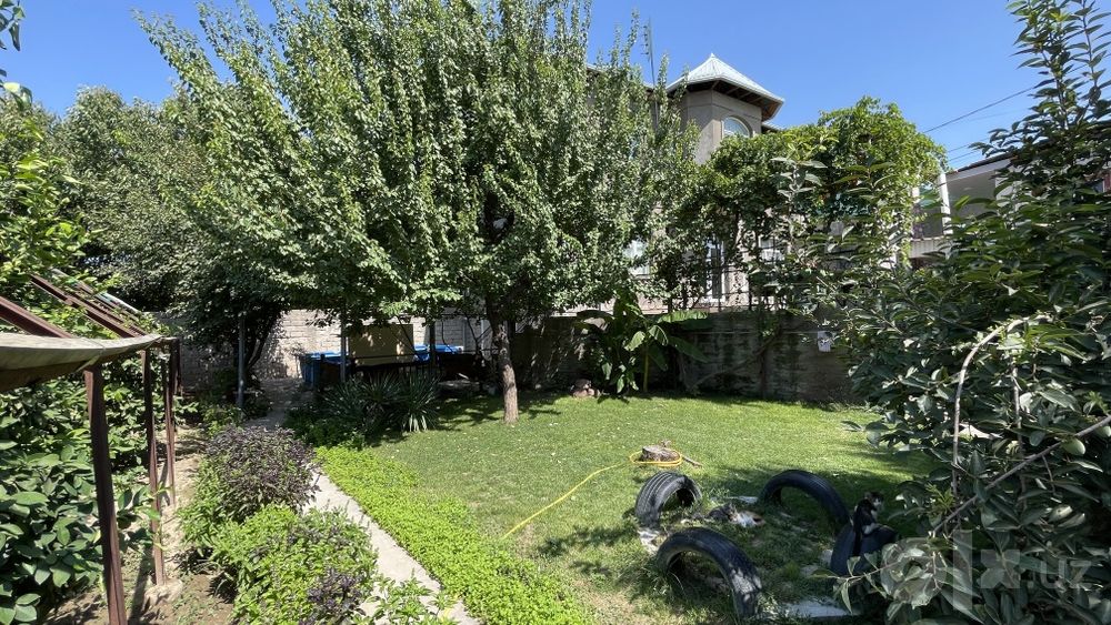 Yashashga tayyor hovli sotiladi