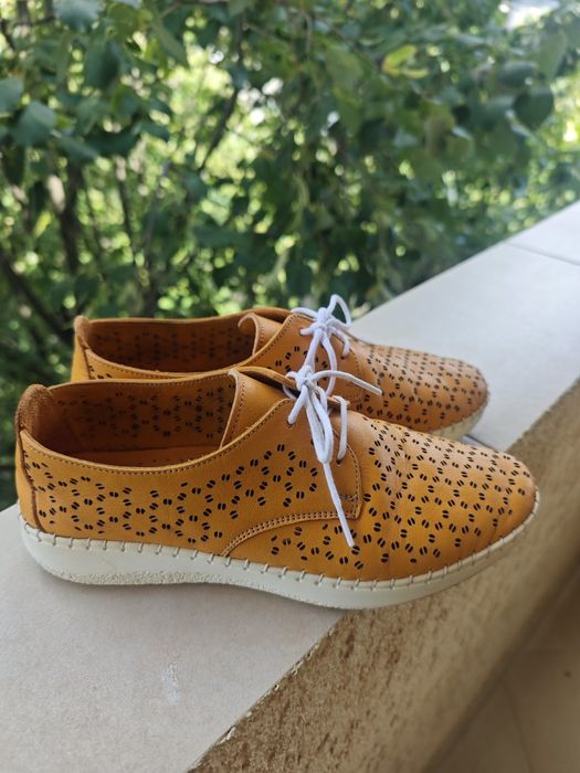 Дамски кожени обувки