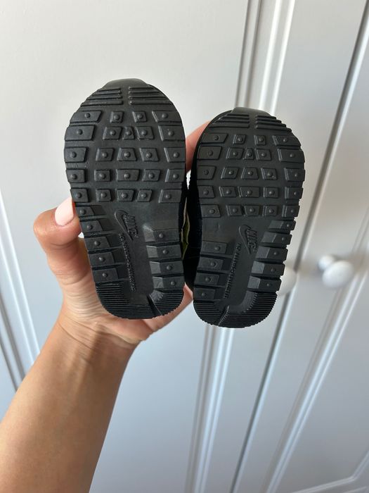 Маратонки Nike номер 17