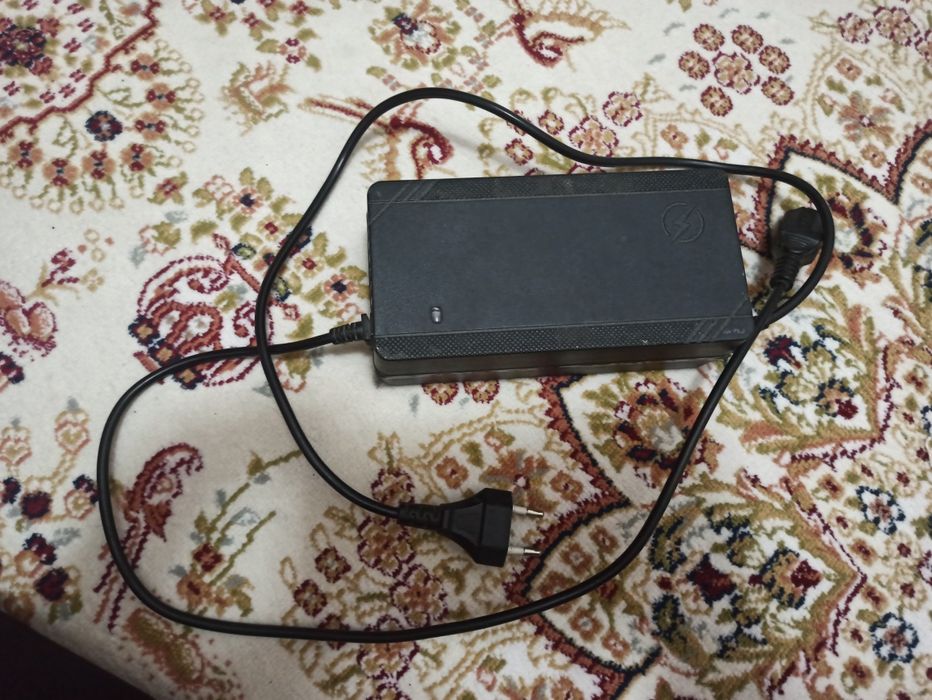 Продам зарядка электро скутера