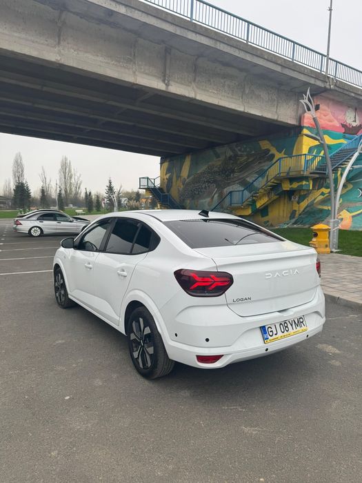 Vând Dacia Logan