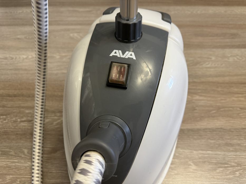 Продаётся паровой утюг AVA