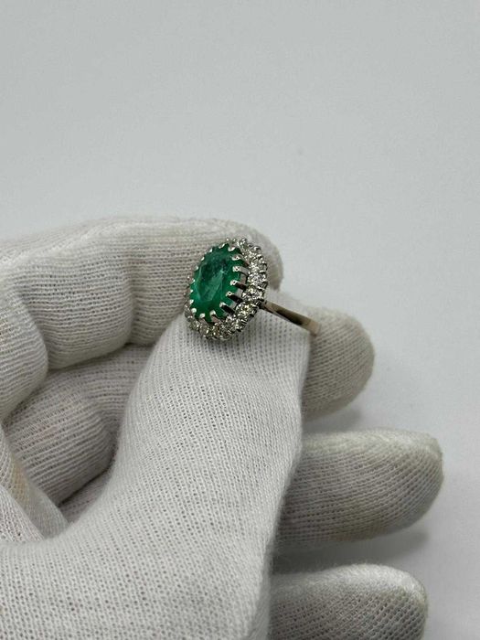 INEL AUR alb 18K + SMARALD Natural =5CT + 16 Diamante =0.80ct -Vintage