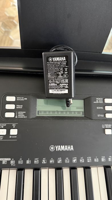 Vand orga YAMAHA PSR-E373
