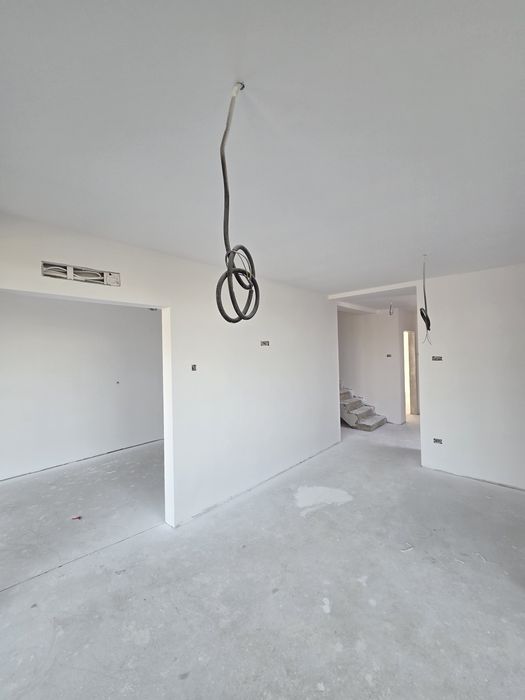 Vând 1/2 duplex Mosnita Veche
