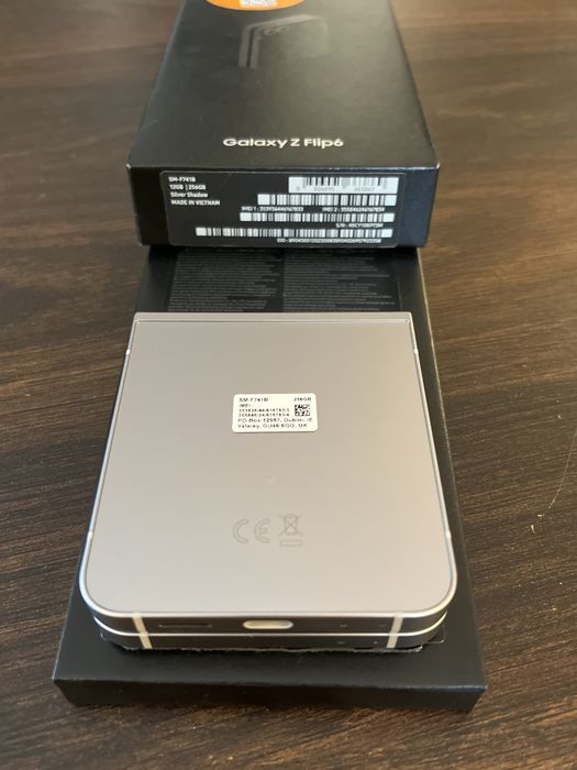 Samsung Galaxy Z Flip 6 (256Gb)