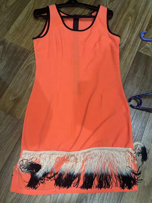 Продам вещи  платья , пальто