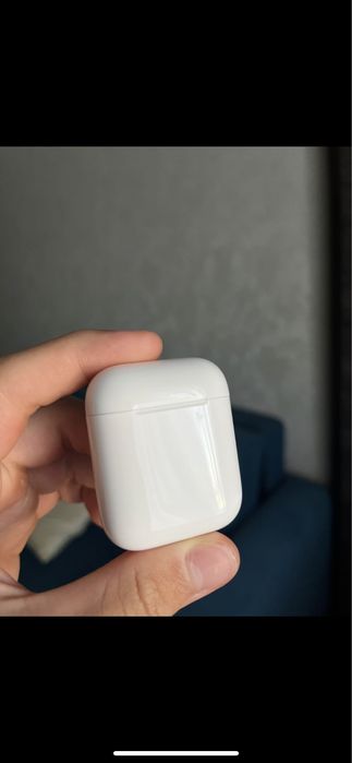 продаю оригинальные наушники AirPods 2