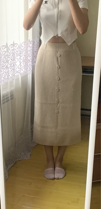 Юбки длина миди молочного цвета