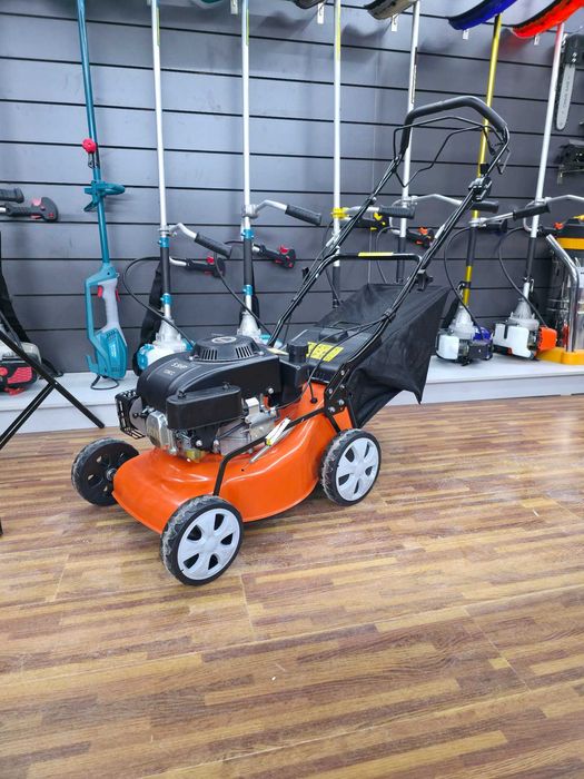 Газонокосилка бинзин и электр газон у'ргич