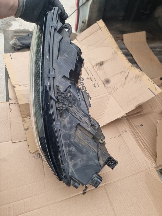 far stanga audi a4 b9 facelift cod 8W0941011