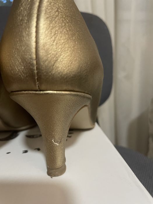 Vand pantofi eleganti, nr. 38, facuti la comanda pe site-ul Gazzelle.