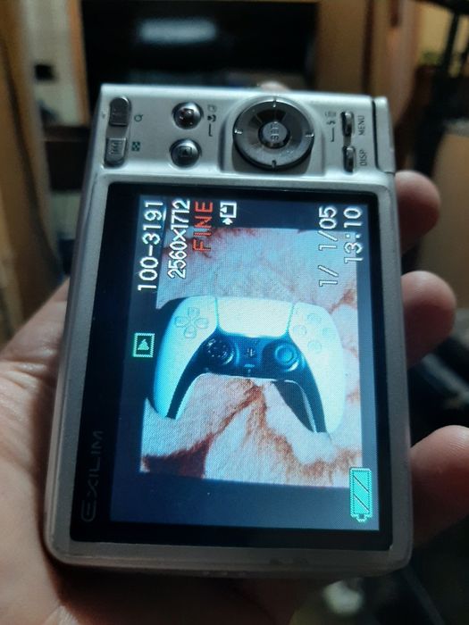 Vând cameră foto digitală Casio Exilim EX-Z57.